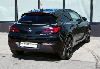 Подержанный автомобиль Opel Astra Hatchback 2013 года (3 фото)