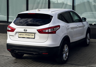 Подержанный автомобиль Nissan Qashqai 2016 года (5 фото)