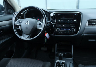Подержанный автомобиль Mitsubishi Outlander 2013 года (10 фото)