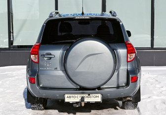 Подержанный автомобиль Toyota RAV4 2007 года (4 фото)