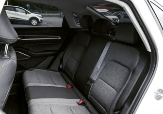 Подержанный автомобиль Geely Emgrand 2024 года (15 фото)