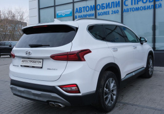 Подержанный автомобиль Hyundai Santa Fe 2018 года (5 фото)