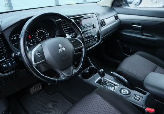 Подержанный автомобиль Mitsubishi Outlander 2013 года (9 фото)
