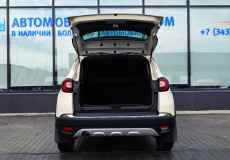 Подержанный автомобиль Renault Kaptur 2018 года (10 фото)