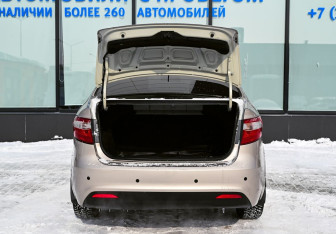 Подержанный автомобиль Kia Rio Sedan 2012 года (20 фото)