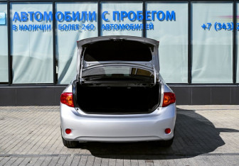 Подержанный автомобиль Toyota Corolla Sedan 2007 года (19 фото)