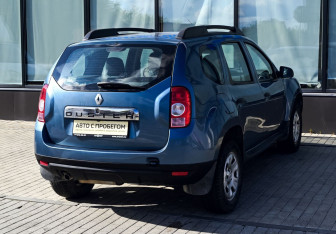 Подержанный автомобиль Renault Duster 2014 года (5 фото)