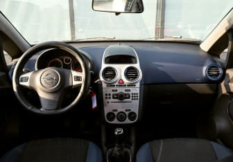 Подержанный автомобиль Opel Corsa 2007 года (18 фото)
