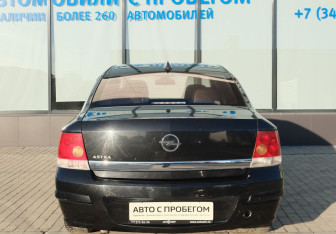 Подержанный автомобиль Opel Astra Sedan 2011 года (4 фото)