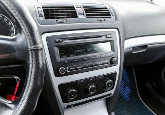 Подержанный автомобиль Skoda Octavia Liftback 2011 года (9 фото)