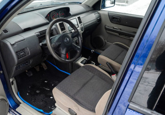 Подержанный автомобиль Nissan X-Trail 2005 года (10 фото)