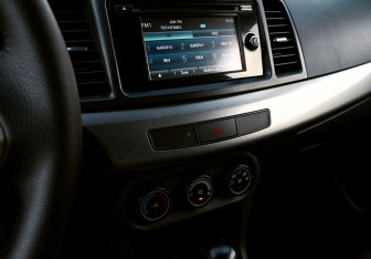 Подержанный автомобиль Mitsubishi Lancer Sedan 2013 года (11 фото)