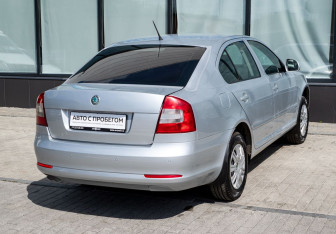 Подержанный автомобиль Skoda Octavia Liftback 2011 года (5 фото)