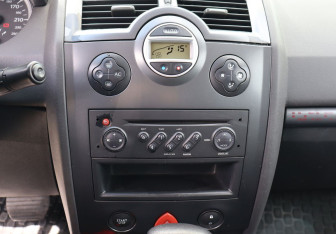 Подержанный автомобиль Renault Megane Sedan 2007 года (11 фото)