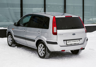 Подержанный автомобиль Ford Fusion 2008 года (3 фото)