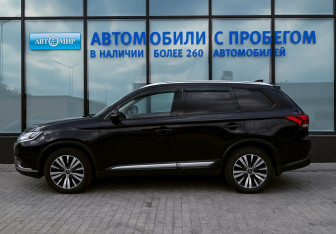 Подержанный автомобиль Mitsubishi Outlander 2019 года (2 фото)