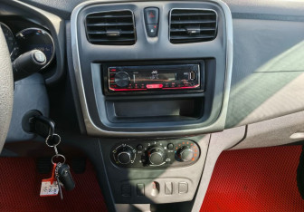 Подержанный автомобиль Renault Logan Sedan 2016 года (11 фото)