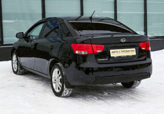 Подержанный автомобиль Kia Cerato Sedan 2010 года (3 фото)