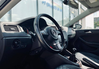 Подержанный автомобиль Volkswagen Jetta Sedan 2014 года (11 фото)