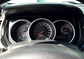 Подержанный автомобиль Nissan Tiida Hatchback 2012 года (9 фото)
