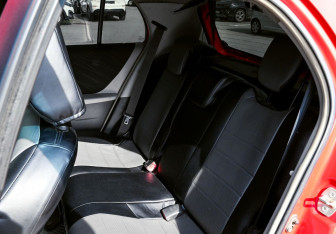 Подержанный автомобиль Toyota Yaris Hatchback 2006 года (16 фото)