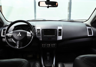 Подержанный автомобиль Mitsubishi Outlander 2010 года (18 фото)
