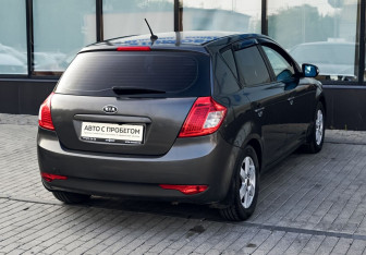 Подержанный автомобиль Kia Ceed Hatchback 2010 года (5 фото)