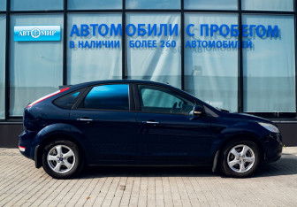 Подержанный автомобиль Ford Focus Hatchback 2011 года (6 фото)
