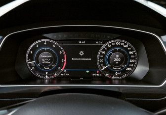 Подержанный автомобиль Volkswagen Tiguan 2018 года (10 фото)