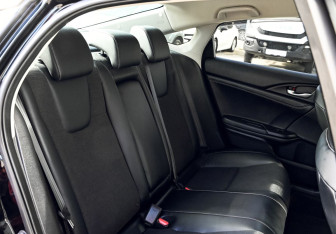 Подержанный автомобиль Honda Insight Sedan 2018 года (17 фото)