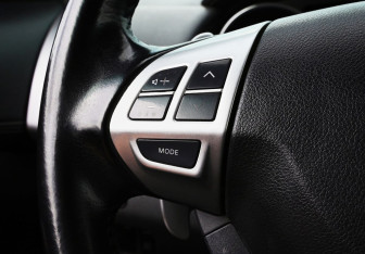 Подержанный автомобиль Mitsubishi Outlander 2010 года (14 фото)