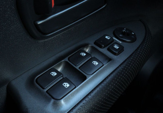 Подержанный автомобиль Kia Carens 2007 года (11 фото)