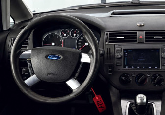 Подержанный автомобиль Ford C-MAX 2007 года (18 фото)