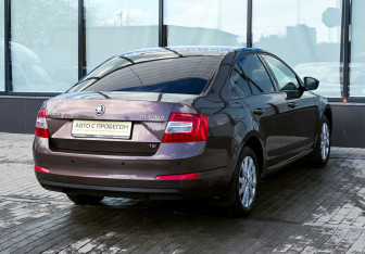 Подержанный автомобиль Skoda Octavia Liftback 2013 года (5 фото)
