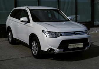 Подержанный автомобиль Mitsubishi Outlander 2014 года (7 фото)