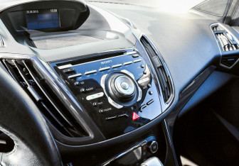 Подержанный автомобиль Ford Kuga 2014 года (10 фото)