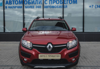 Подержанный автомобиль Renault Sandero 2017 года (8 фото)