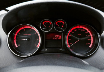 Подержанный автомобиль Peugeot 408 2013 года (11 фото)