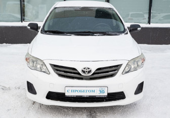 Подержанный автомобиль Toyota Corolla Sedan 2010 года (8 фото)