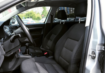 Подержанный автомобиль Skoda Octavia Liftback 2012 года (13 фото)