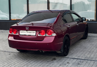 Подержанный автомобиль Honda Civic Sedan 2008 года (5 фото)