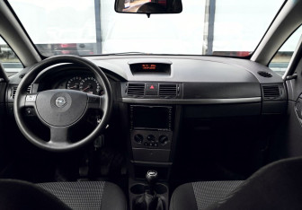 Подержанный автомобиль Opel Meriva 2007 года (17 фото)