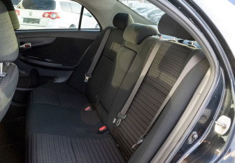 Подержанный автомобиль Toyota Corolla Sedan 2008 года (17 фото)