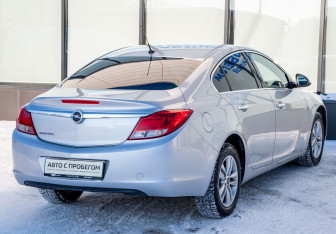 Подержанный автомобиль Opel Insignia Sedan 2011 года (5 фото)