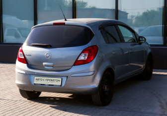 Подержанный автомобиль Opel Corsa 2011 года (5 фото)