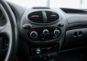 Подержанный автомобиль LADA (ВАЗ) Kalina Hatchback 2011 года (12 фото)