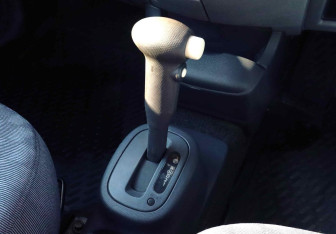 Подержанный автомобиль Nissan March Hatchback 2002 года (11 фото)