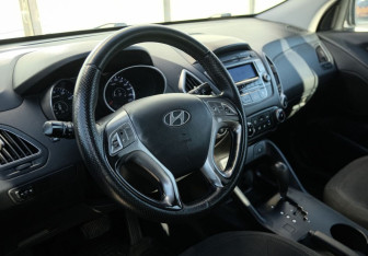 Подержанный автомобиль Hyundai ix35 2010 года (9 фото)