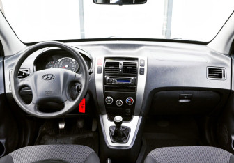 Подержанный автомобиль Hyundai Tucson 2008 года (16 фото)
