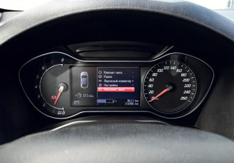 Подержанный автомобиль Ford Mondeo Liftback 2011 года (11 фото)